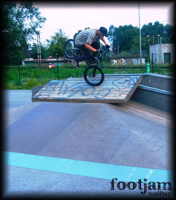 HoRáC Footjam Walltap.JPG